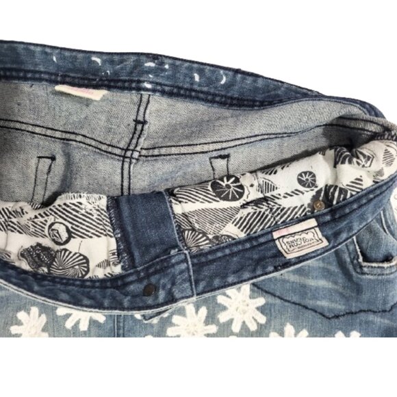VOLCOM Refashioned Denim Embroidered Flower Patch Jean Mini Skirt - Women's 13 - Picture 4 of 7